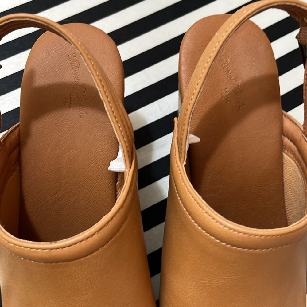 Clogs - Picture 5 of 11